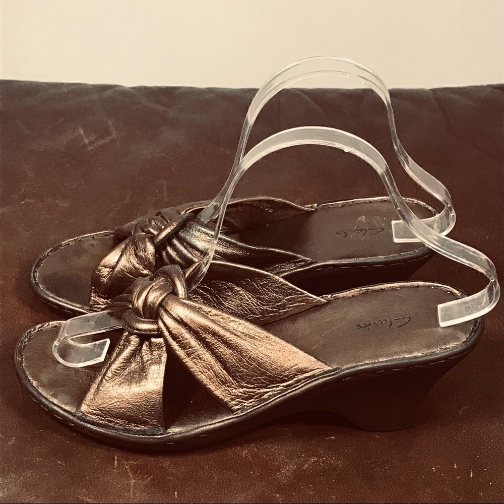 ✅Clarks Bronze Metallic Slip On wedge sandals